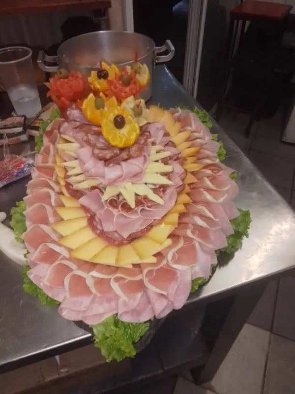 Picada de fiambres y quesos